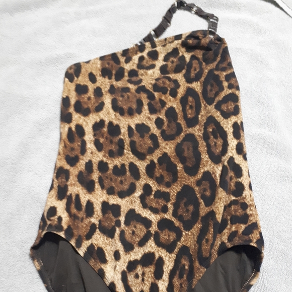 Ladies full piece leopard bathing suit. - Picture 1 of 13